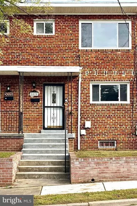 5028 Roseld Ct, Oxon Hill, MD 20745