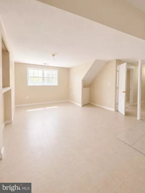 Living - 6204 Cipriano Rd, Lanham, MD 20706 photo 4 of 4