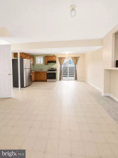 Living - 6204 Cipriano Rd, Lanham, MD 20706 photo 3 of 4