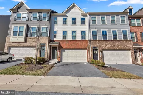 10044 Dorsey Ln, Lanham, MD 20706