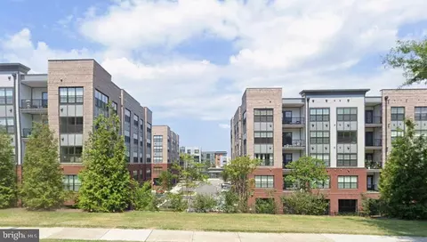 102 Saint Ives Pl #401, Oxon Hill, MD 20745