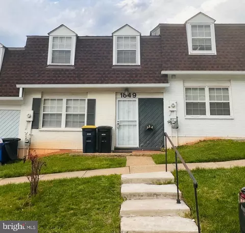 1849 Village Green Dr, Hyattsville, MD 20785