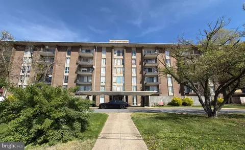 6011 Emerson St #402, Bladensburg, MD 20710