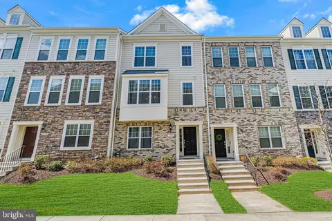 7308 Wood Pond Cir, Lanham, MD 20706