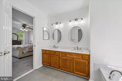 Bath - 903 Brook St, Accokeek, MD 20607 photo 4 of 6