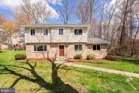 402 Warburton Oaks Dr, Fort Washington, MD 20744