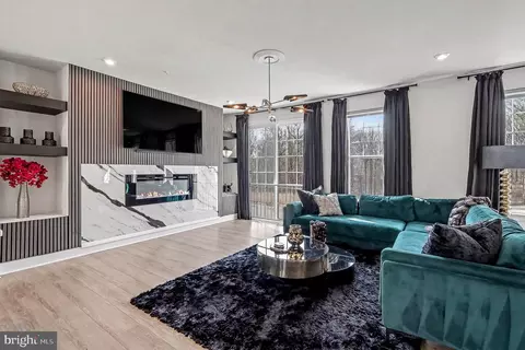 10878 Foxtrot Cir, Marlboro, MD 20772