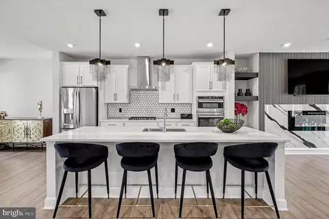 10878 Foxtrot Cir, Marlboro, MD 20772