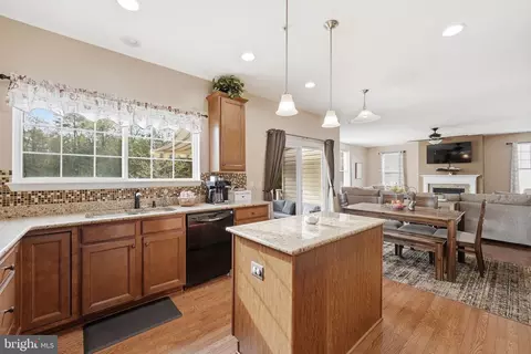 Kitchen - 6900 Lenape Ct, Brandywine, MD 20613 photo 4 of 4