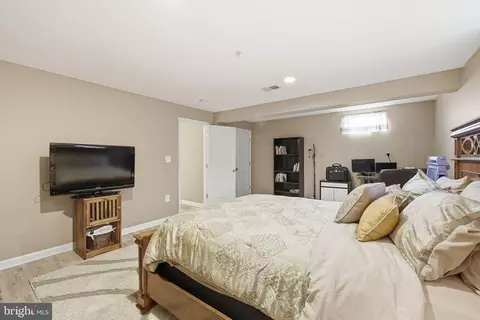 Bedroom - 6900 Lenape Ct, Brandywine, MD 20613 photo 8 of 8