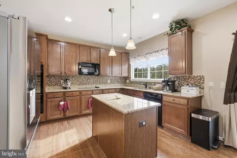 Kitchen - 6900 Lenape Ct, Brandywine, MD 20613 photo 2 of 4