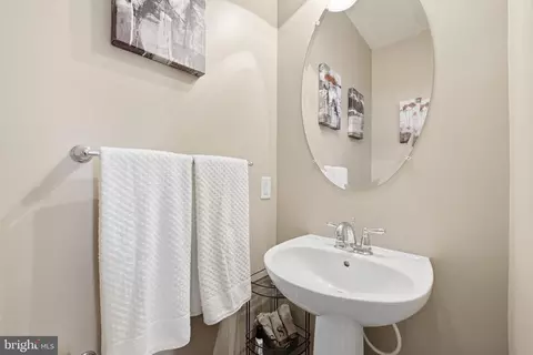 Entry Way - 6900 Lenape Ct, Brandywine, MD 20613 photo 2 of 8
