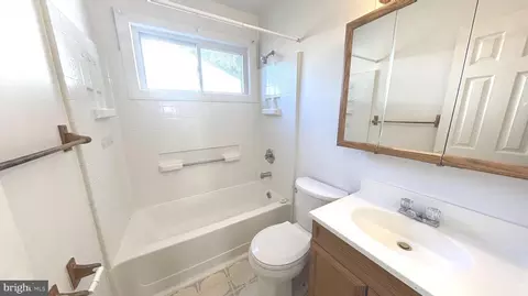Entry Way - 9906 Lanham Severn Rd, Lanham, MD 20706 photo 7 of 8