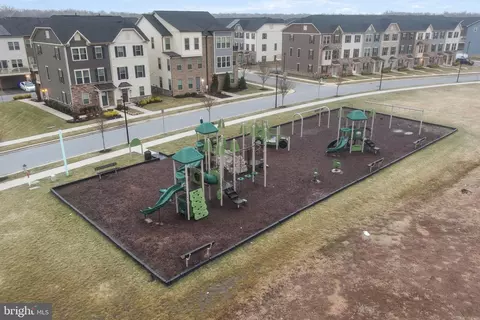 View/Area - 160 Lyons Creek Dr, Laurel, MD 20708 photo 5 of 7