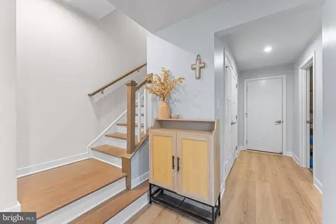 Entry Way - 160 Lyons Creek Dr, Laurel, MD 20708 photo 5 of 24