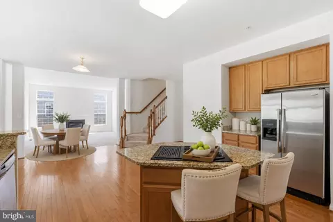 8114 Holly Ln, Clinton, MD 20735