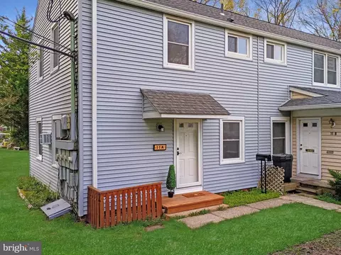 11 Unit A Hillside Rd, Greenbelt, MD 20770