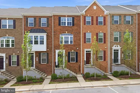 4915 Crest View Dr, Hyattsville, MD 20782
