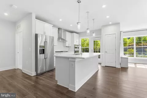 102 Saint Ives Pl, Oxon Hill, MD 20745