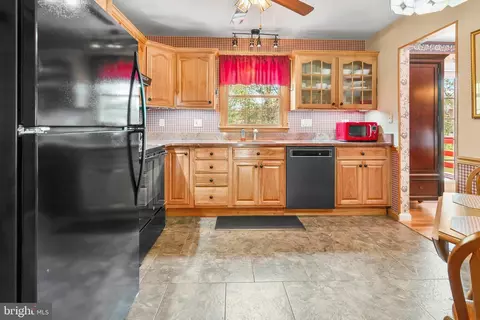 Kitchen - 7616 Earnshaw Dr, Brandywine, MD 20613 photo 1 of 4