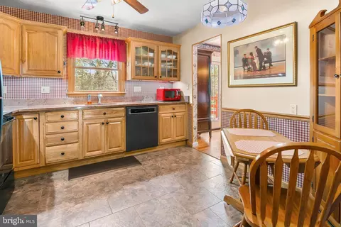 Kitchen - 7616 Earnshaw Dr, Brandywine, MD 20613 photo 2 of 4