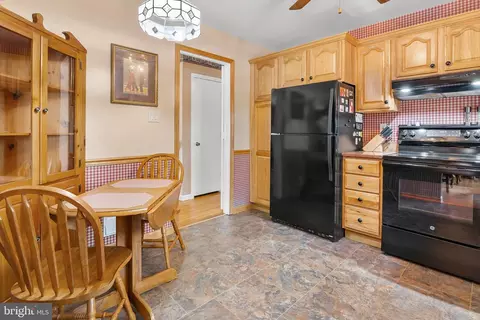 Kitchen - 7616 Earnshaw Dr, Brandywine, MD 20613 photo 3 of 4
