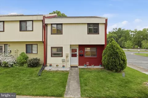 8642 Brae Brooke Dr, Lanham, MD 20706