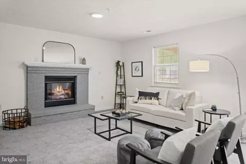 Living - 12908 Windbrook Dr, Clinton, MD 20735 photo 2 of 3