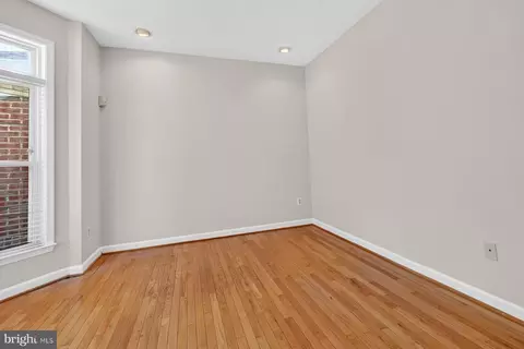 Living - 10106 Bartley Way, Lanham, MD 20706 photo 2 of 8