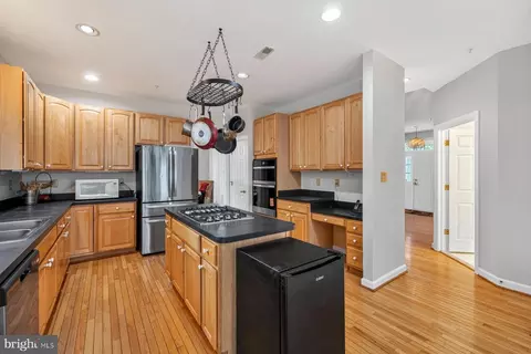 Kitchen - 10106 Bartley Way, Lanham, MD 20706 photo 4 of 5