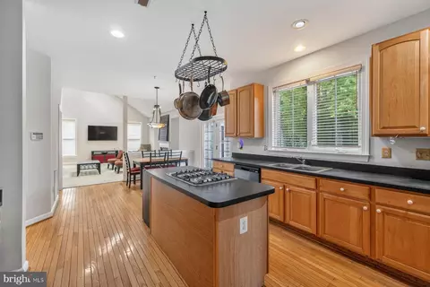 Kitchen - 10106 Bartley Way, Lanham, MD 20706 photo 3 of 5