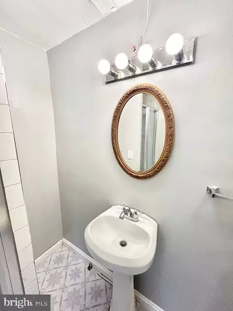 Bath - 8405 12th Ave, Silver Spring, MD 20903 photo 2 of 2