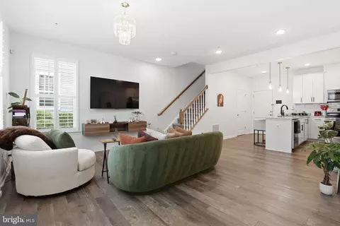 Entry Way - 2739 Pinebrook Rd, Landover, MD 20785 photo 3 of 9