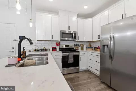 Kitchen - 2739 Pinebrook Rd, Landover, MD 20785 photo 2 of 3