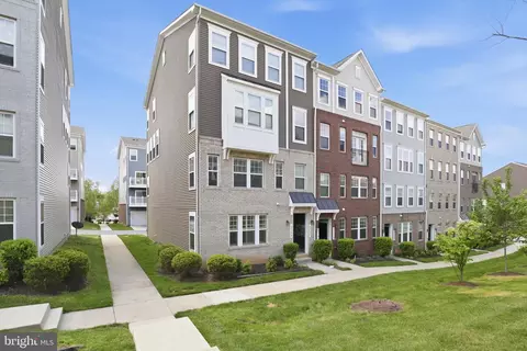 Exterior - 2739 Pinebrook Rd, Landover, MD 20785 photo 2 of 4