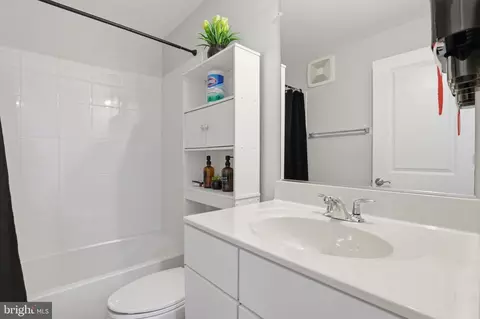 Bath - 2739 Pinebrook Rd, Landover, MD 20785 photo 2 of 3
