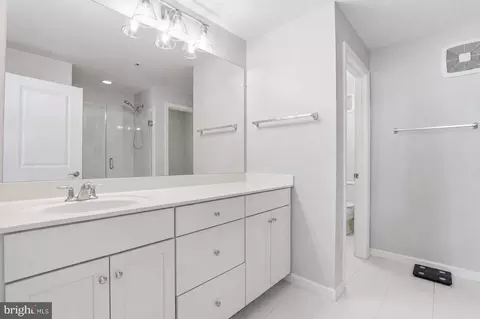 Bath - 2739 Pinebrook Rd, Landover, MD 20785 photo 3 of 3