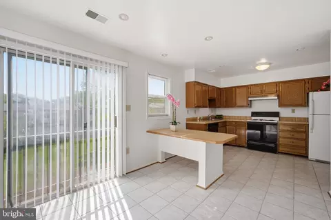 Kitchen - 14927 Cherrywood Dr #5F, Laurel, MD 20707 photo 2 of 2