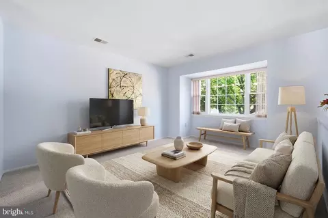 Living - 14927 Cherrywood Dr #5F, Laurel, MD 20707 photo 3 of 4