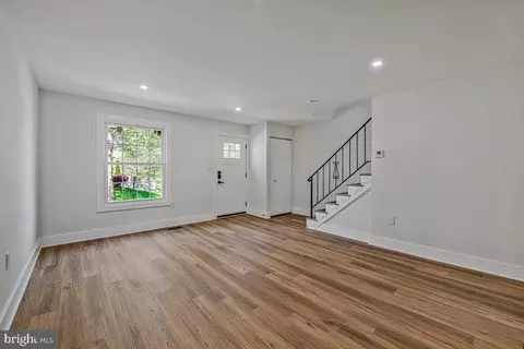 Living - 8493 Imperial Dr #6-B, Laurel, MD 20708 photo 2 of 3