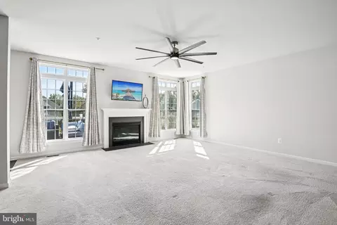Living - 6201 Savannah Dr, Brandywine, MD 20613 photo 2 of 6