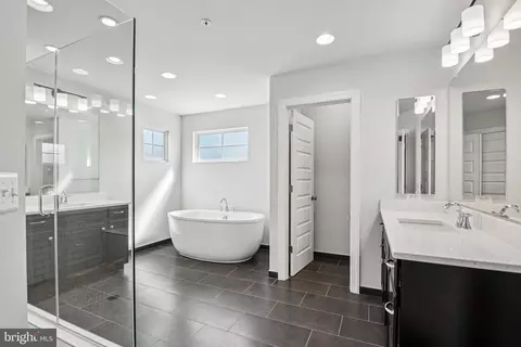 Bath - 6201 Savannah Dr, Brandywine, MD 20613 photo 1 of 2