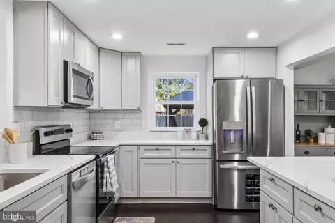 Kitchen - 12111 Windbrook Dr, Clinton, MD 20735 photo 2 of 2