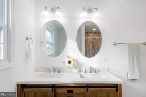 Bath - 12111 Windbrook Dr, Clinton, MD 20735 photo 2 of 5