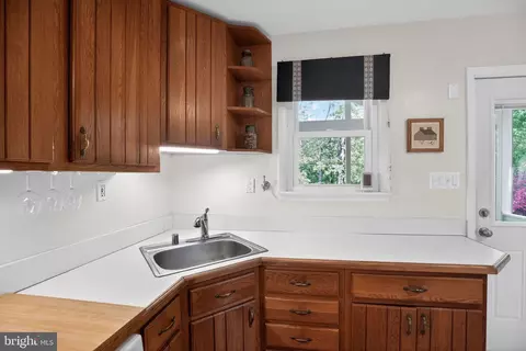 Kitchen - 14004 S Springfield Rd, Brandywine, MD 20613 photo 2 of 3
