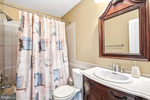 Bath - 12301 Quilt Patch Ln, Bowie, MD 20720 photo 3 of 3