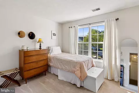 Bedroom - 16104 Arrowroot Ct, Bowie, MD 20716 photo 6 of 8