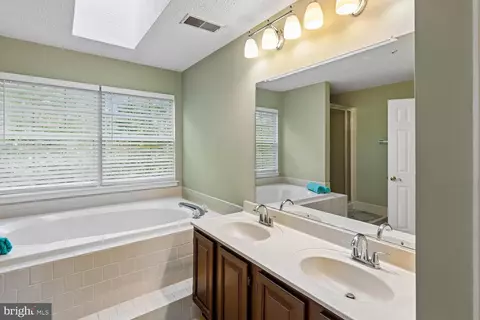 Bath - 16104 Arrowroot Ct, Bowie, MD 20716 photo 1 of 4