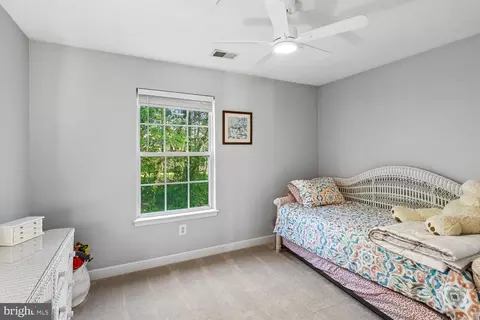 Bedroom - 16104 Arrowroot Ct, Bowie, MD 20716 photo 5 of 8