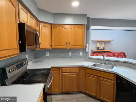 Kitchen - 9348 Creekview Dr, Laurel, MD 20708 photo 4 of 5